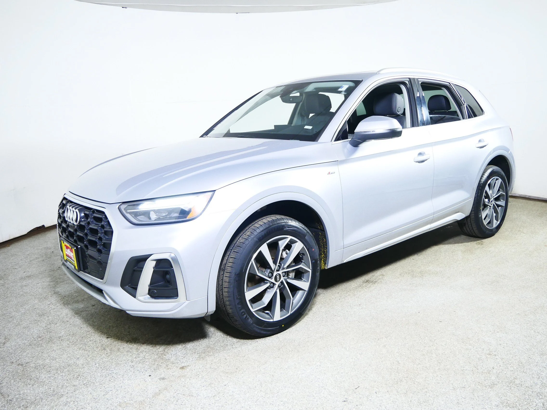 Used 2023 Florett Silver Metallic Audi S line Premium Plus image 3