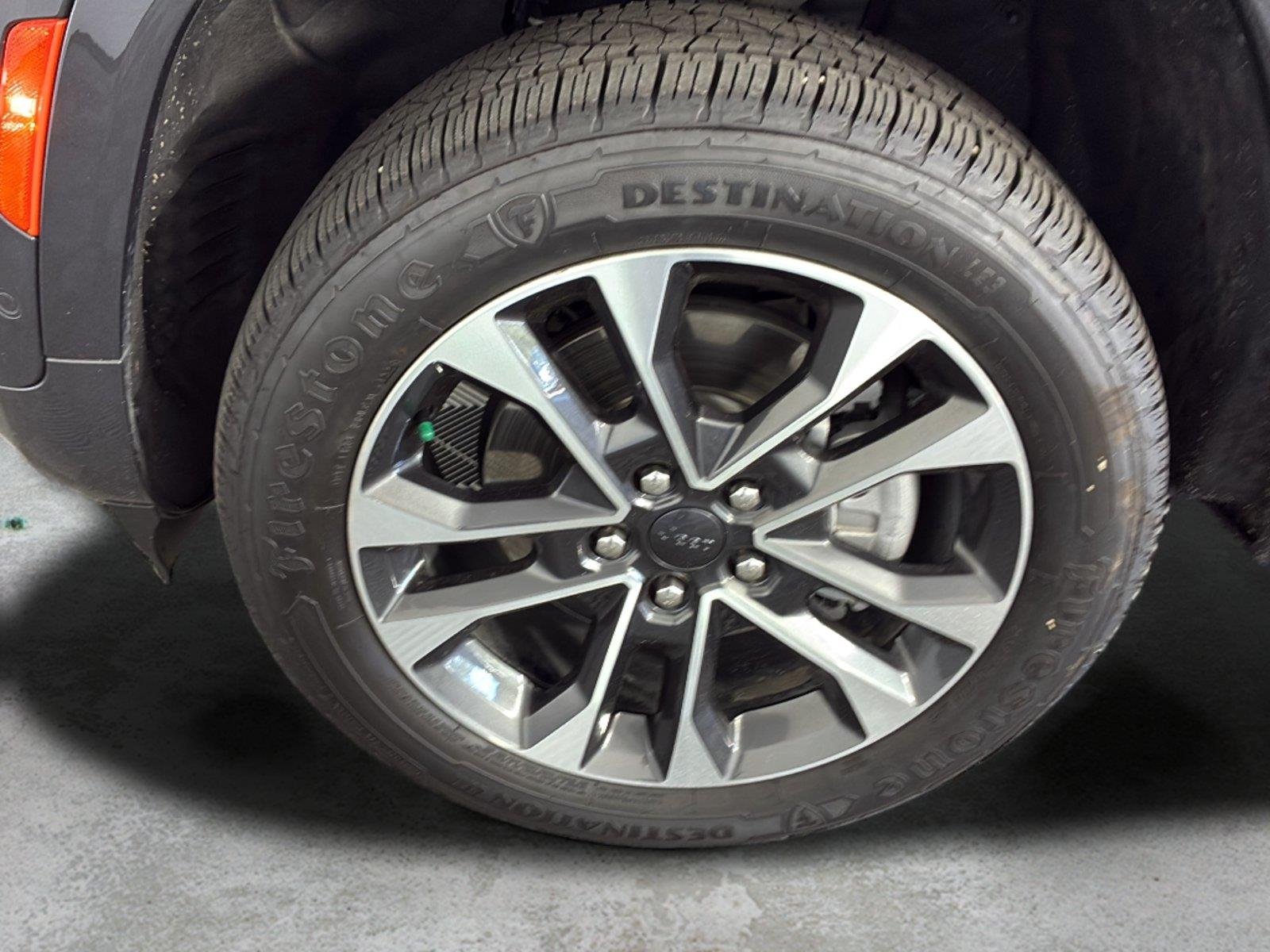 Used 2023 Baltic Gray Metallic Clearcoat Jeep Overland image 39