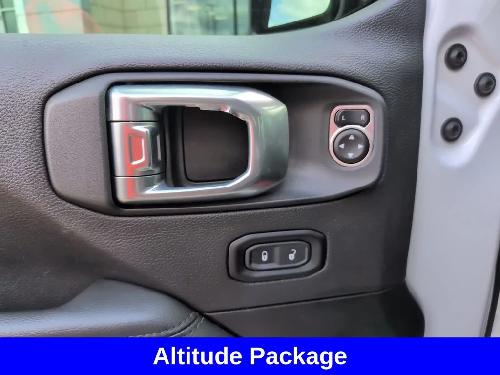 Used 2023 White Jeep Altitude image 17
