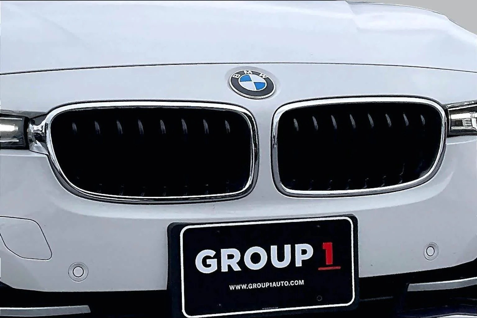 Used 2017 Alpine White BMW 330i xDrive image 31