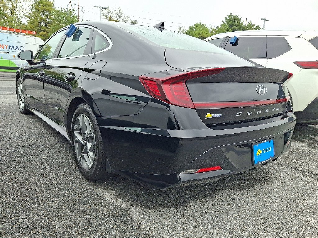 Used 2023 Black Hyundai SEL image 4