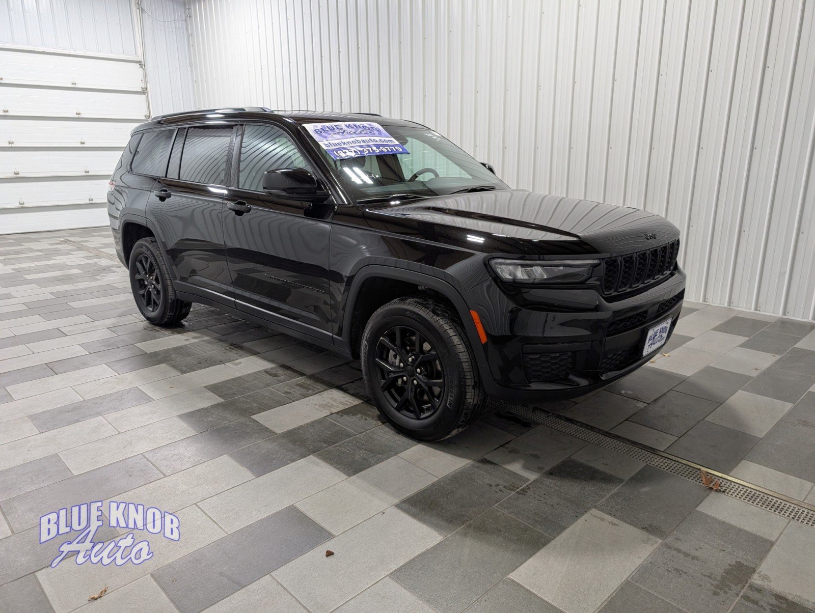 2024 Jeep Grand Cherokee Altitude photo 3