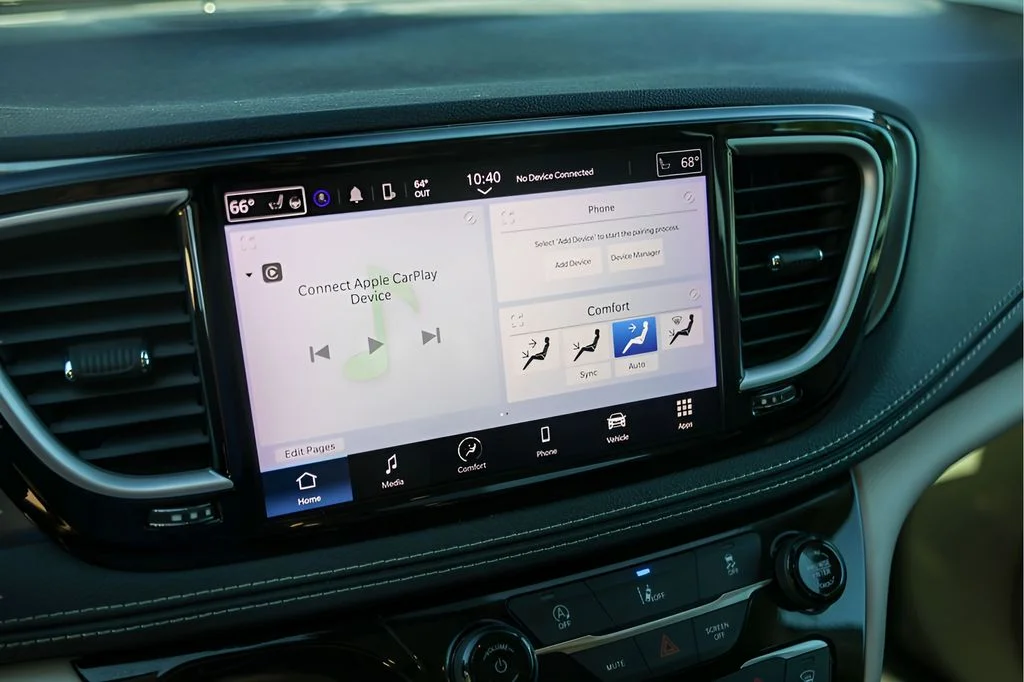 Used 2022 White Chrysler Touring L image 19