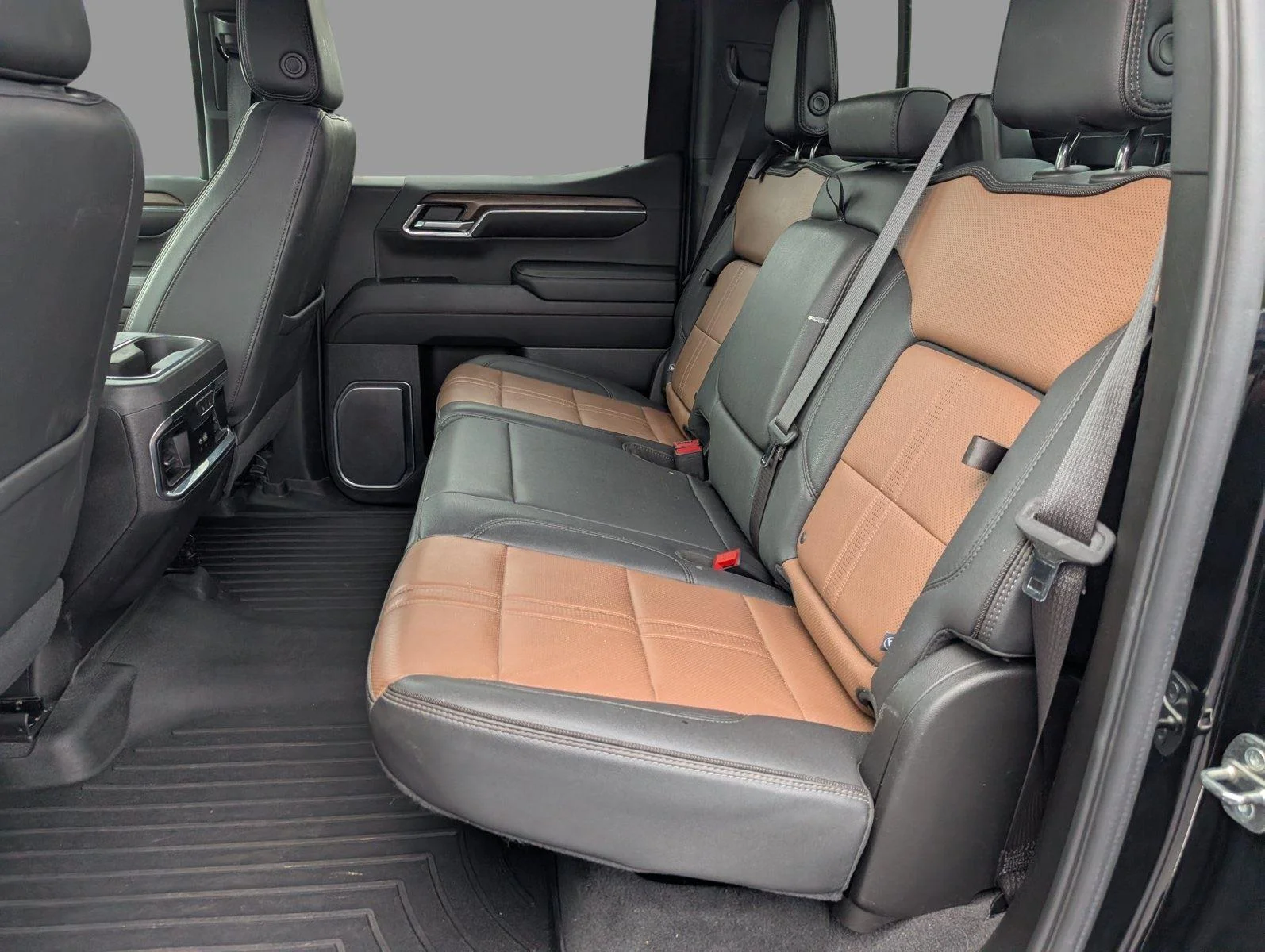 Used 2024 Black Chevrolet High Country image 33