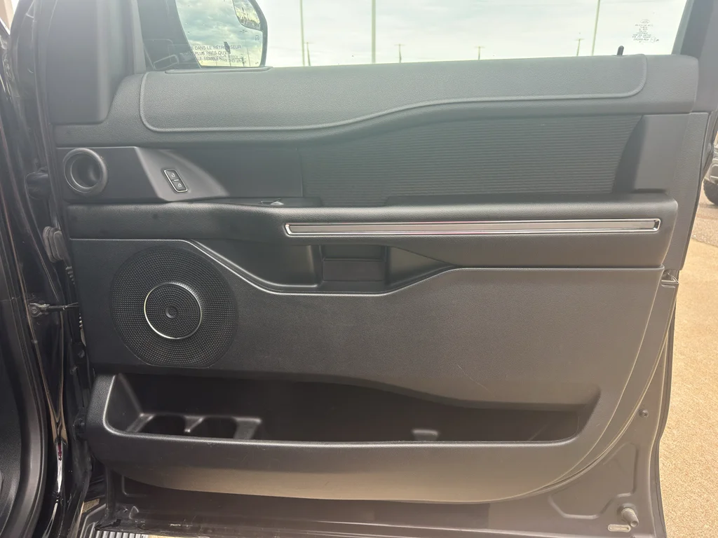 Used 2018 Shadow Black Ford XLT image 24