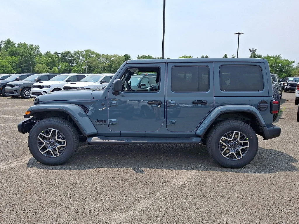 New 2026 Anvil Clear-Coat Exterior Paint Jeep Sahara image 5