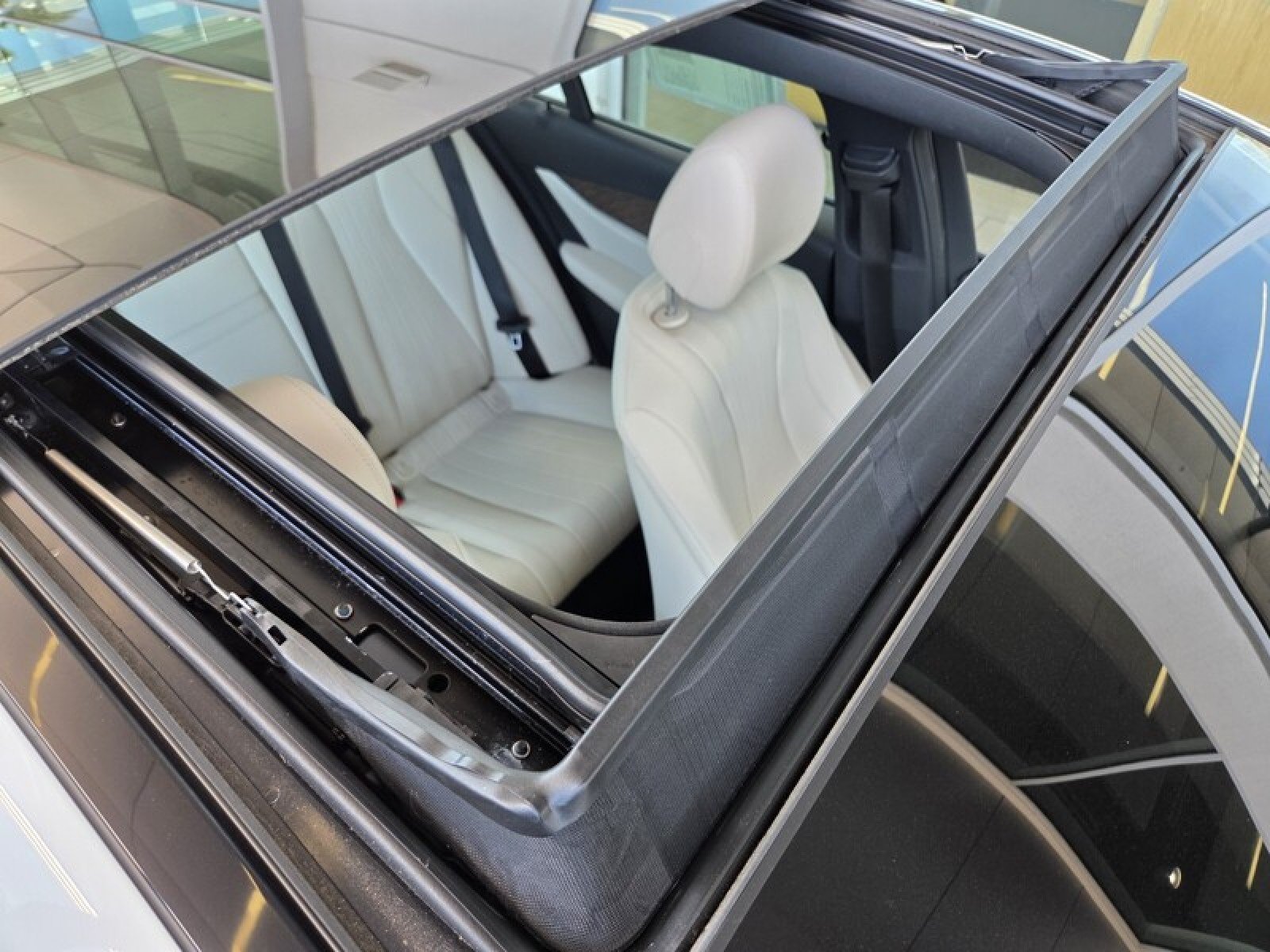 Certified Used 2023 Polar White Mercedes-Benz E 450 image 22