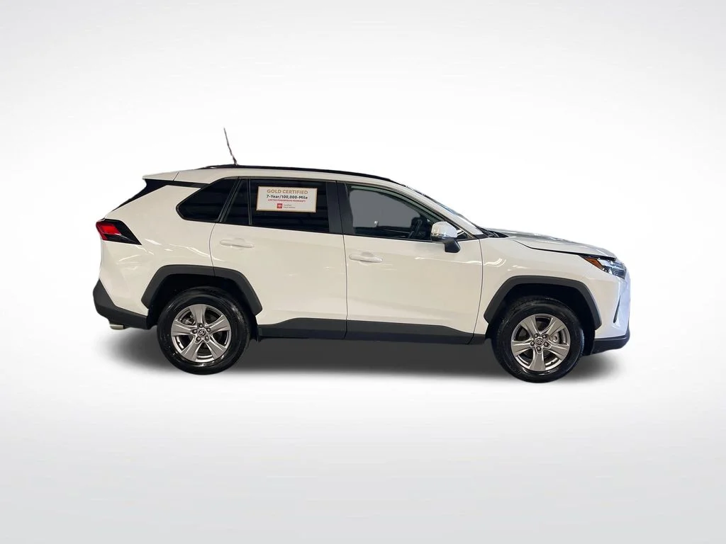 2025 Toyota RAV4 XLE - Photo 6