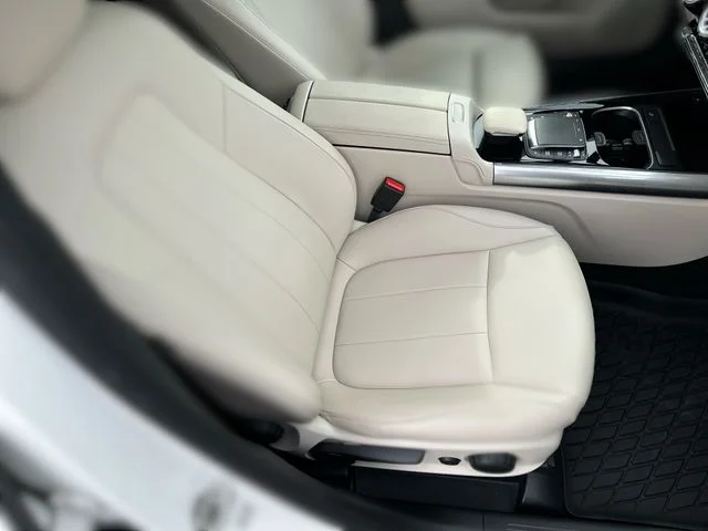 Used 2022 White Mercedes-Benz GLA 250 image 26