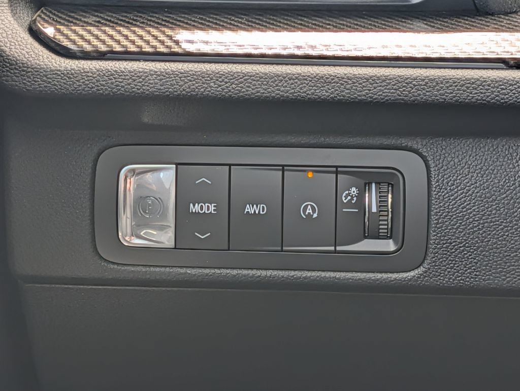 New 2026 Polar White Tricoat Chevrolet High Country image 13