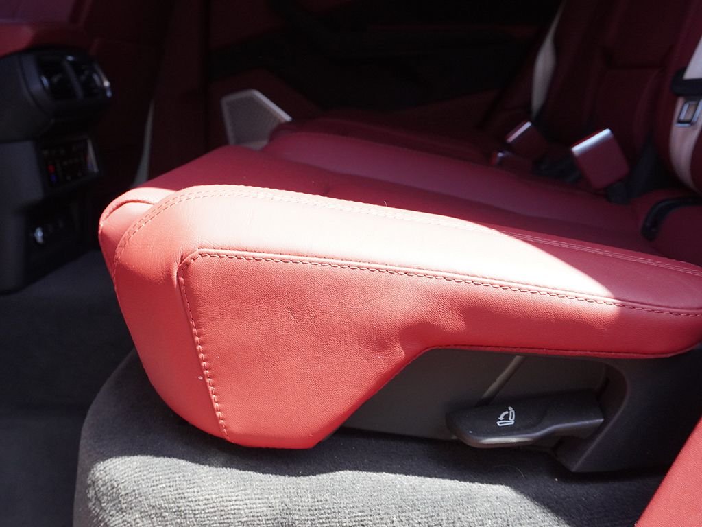 Used 2022 Black Lamborghini Base image 35
