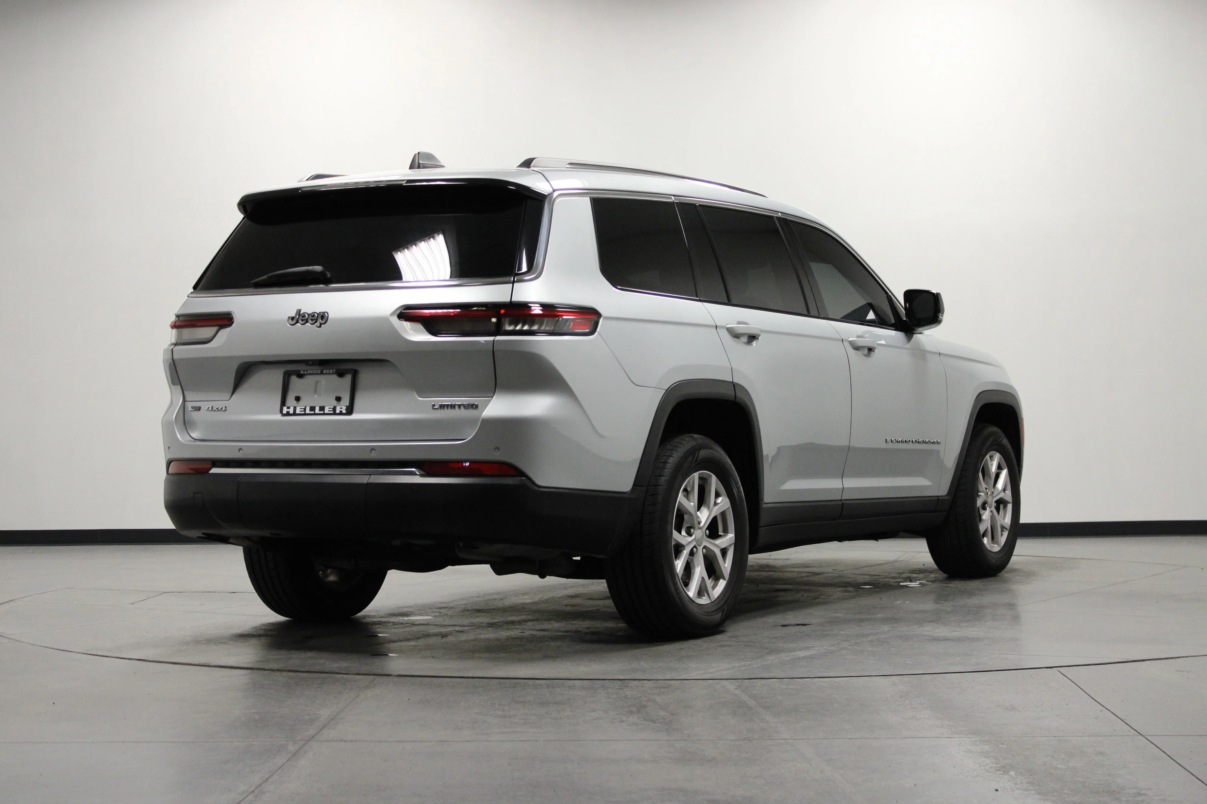 Used 2021 Silver Zynith Jeep Limited image 4