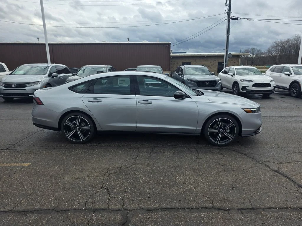 New 2026 Solar Silver Metallic Honda SE image 2