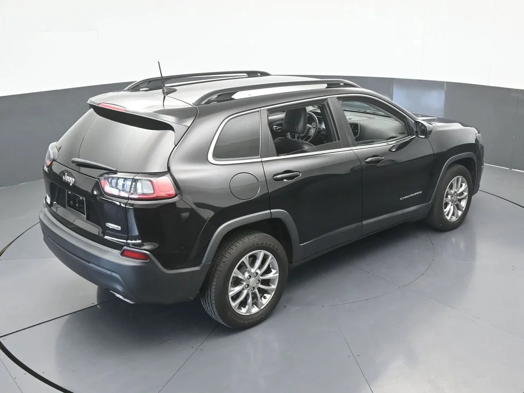 Used 2022 Diamond Black Crystal Pearlcoat Jeep Latitude Lux image 47