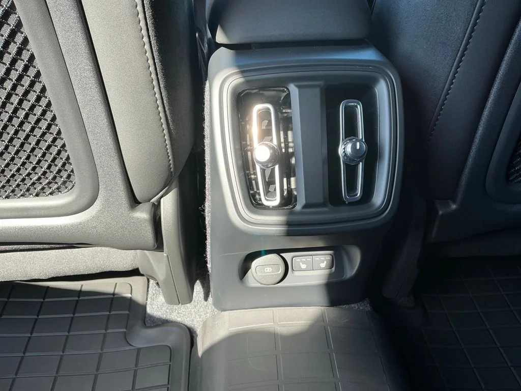 2026 Volvo XC40 Ultra Black Edition - Photo 14