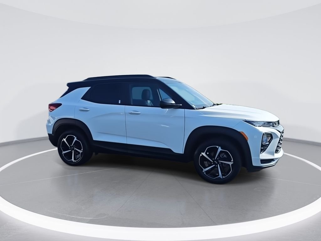 Used 2022 White Chevrolet RS image 9