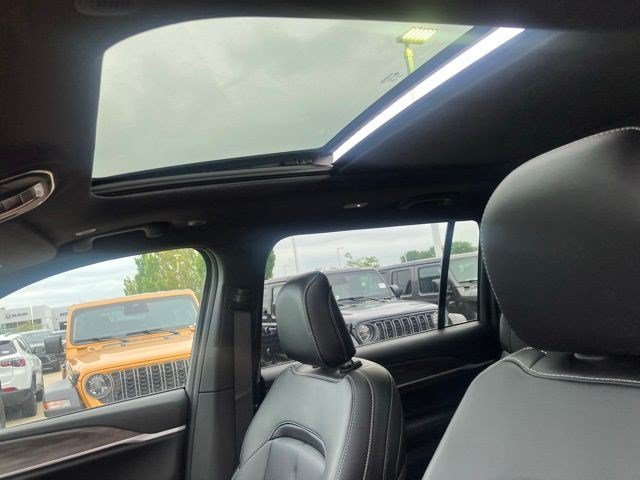 New 2026 Copper Shino Metallic Clear-Coat Exterior Paint Jeep Limited image 18