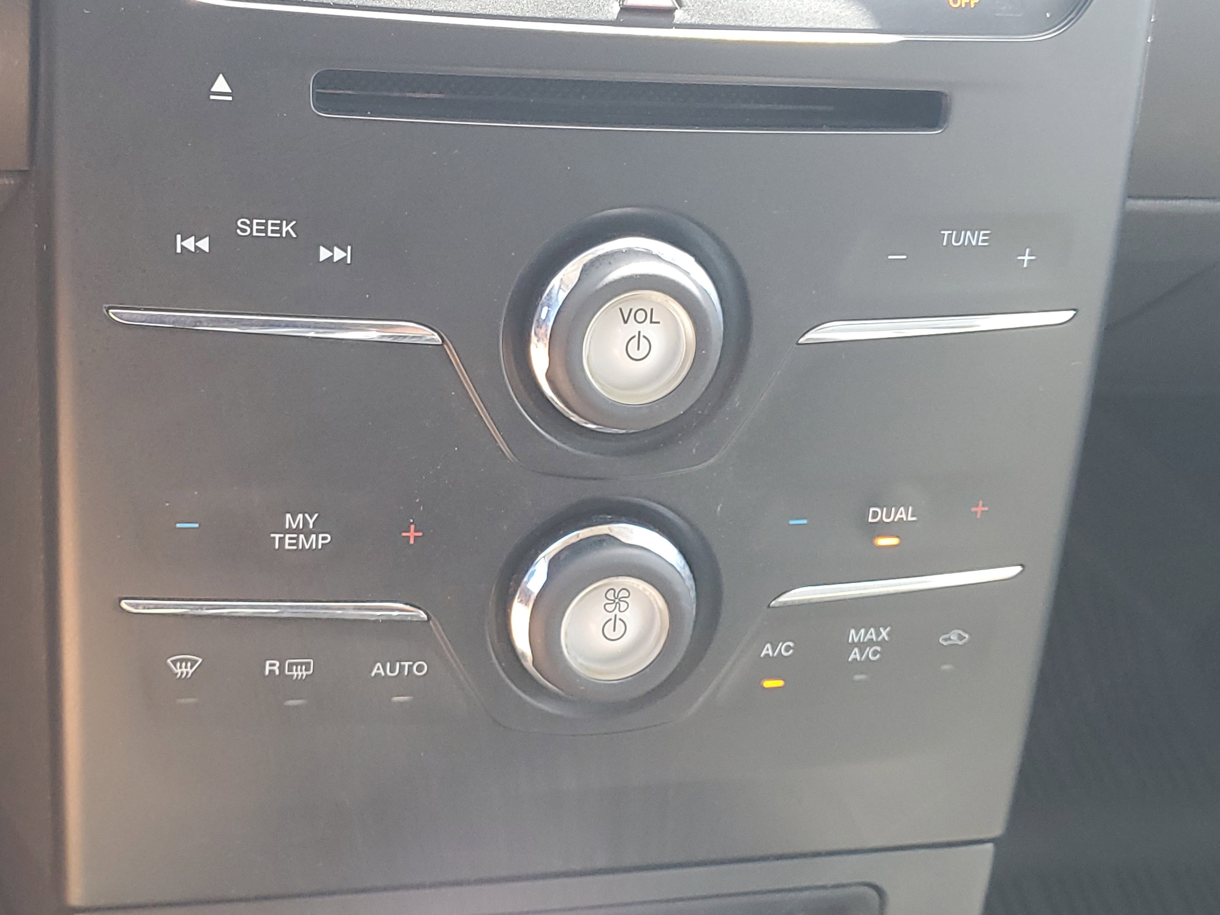 Used 2019 Oxford White Ford SEL image 30