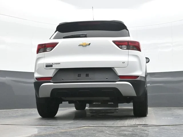 Used 2022 White Chevrolet LT image 18