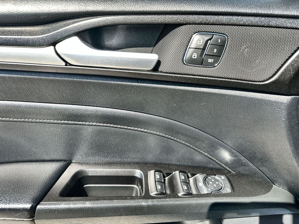 Used 2020  Ford Titanium image 24