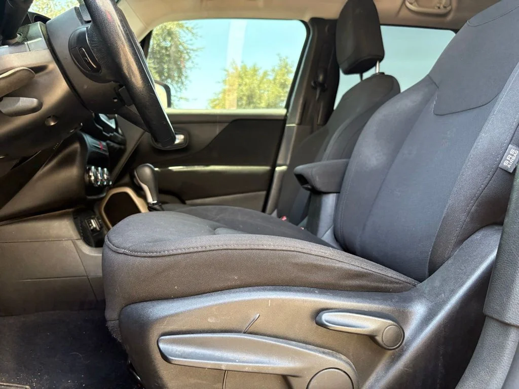 Used 2017 Black Jeep Latitude image 7