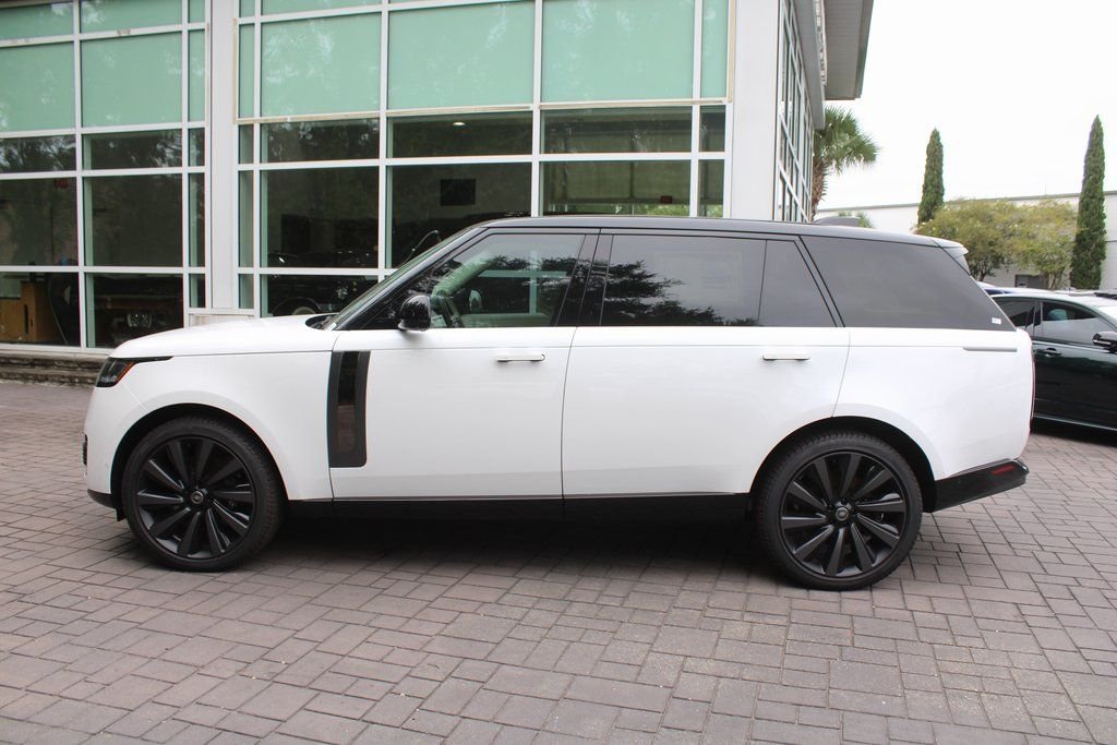 Used 2024 White Land Rover SV image 15