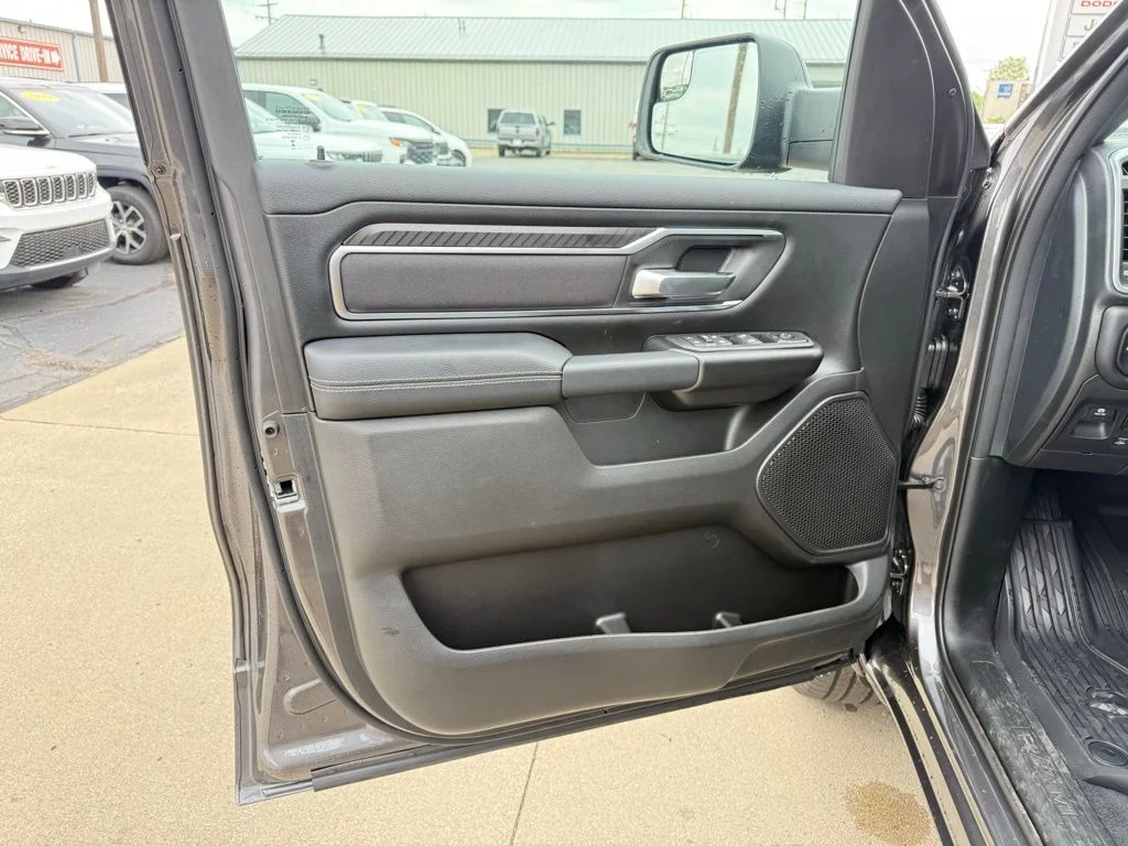 New 2026 Granite Crystal Metallic Clear-Coat Exterior Paint RAM Big Horn/Lone Star image 13