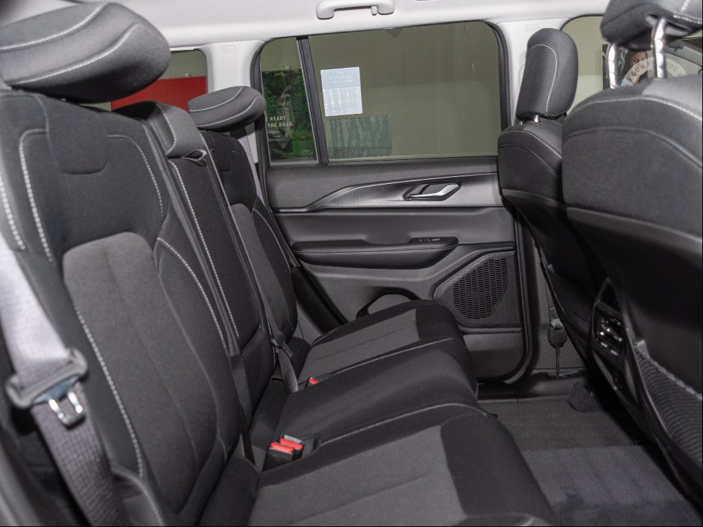 2023 Jeep Grand Cherokee Laredo - Photo 22
