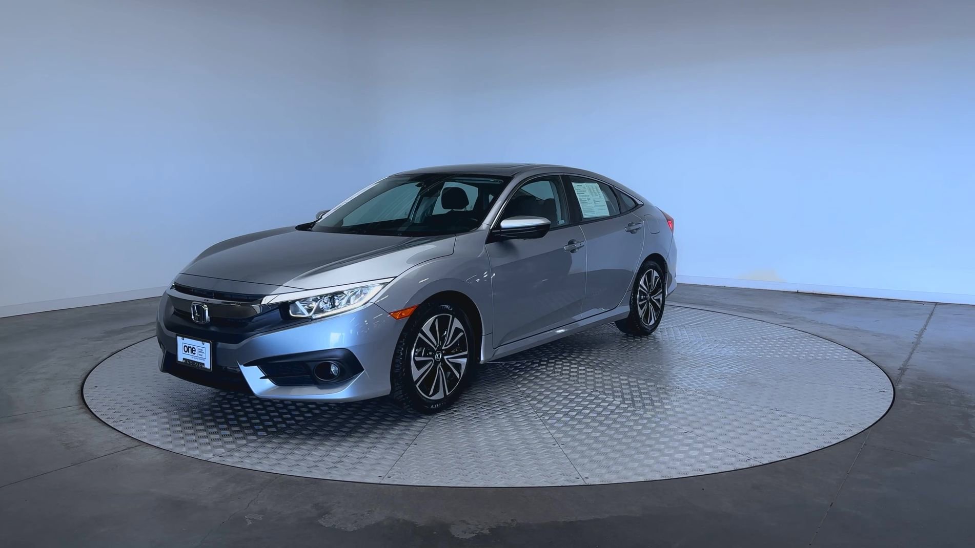 Used 2018 Lunar Silver Metallic Honda EX-T image 4