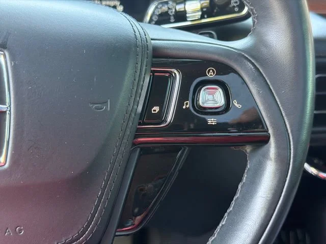 Used 2021 White Lincoln Reserve image 26