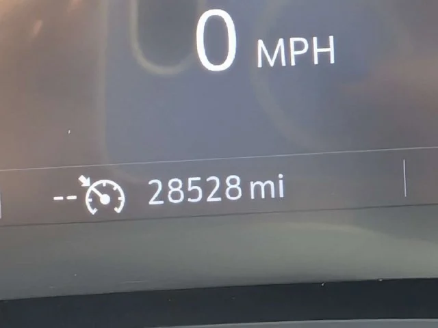 Used 2023 MOONSTONE GRAY METALLIC Buick Select image 32