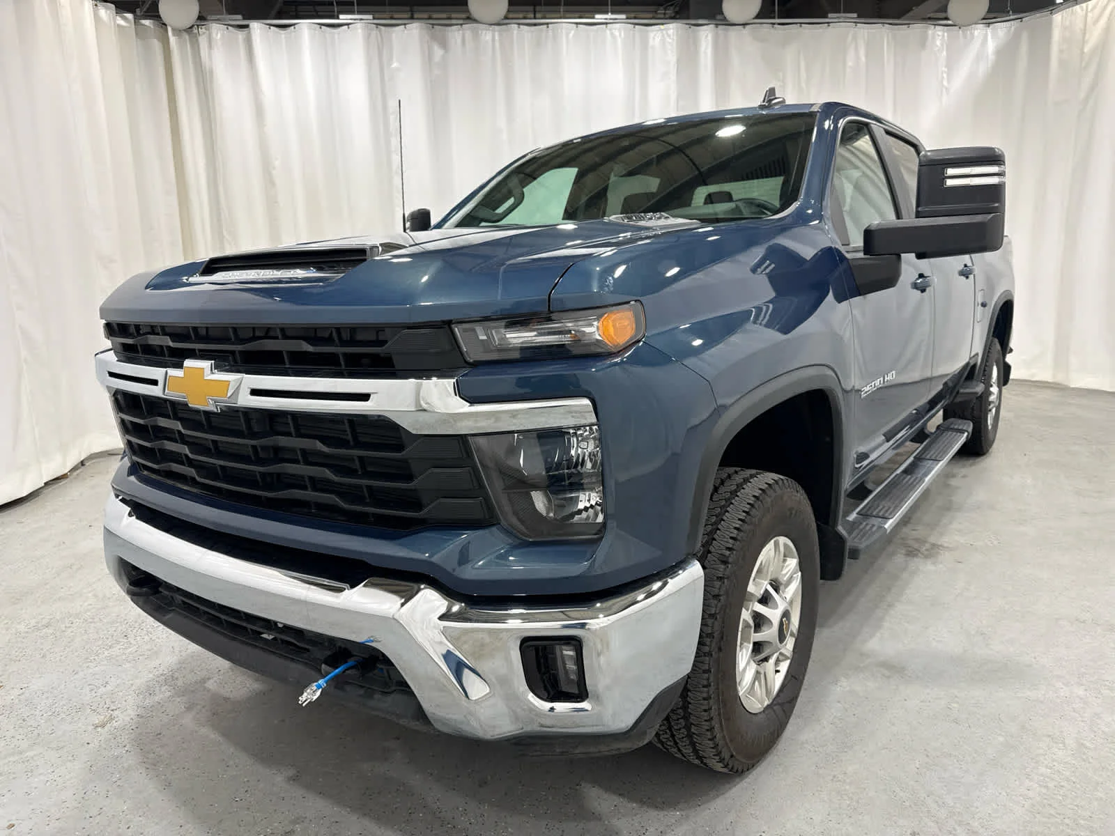 Used 2026 Lakeshore Blue Metallic Chevrolet LT image 1