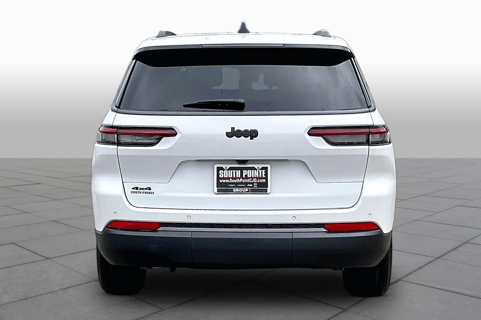 New 2026 Bright White Clear-Coat Exterior Paint Jeep Laredo Altitude image 4