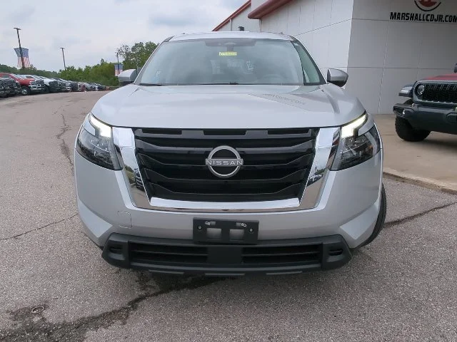 Used 2025 Silver Nissan SV image 4