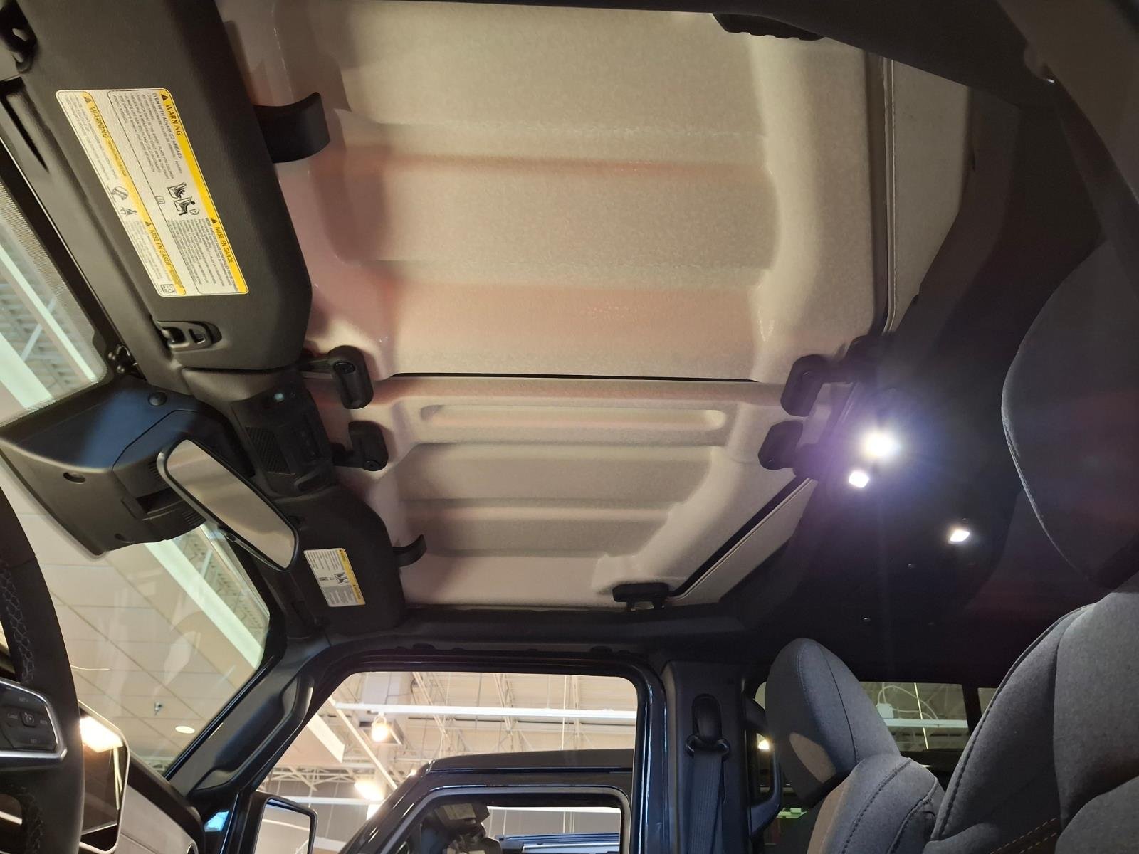 New 2026 Granite Crystal Metallic Clear-Coat Exterior Paint Jeep Sahara image 7