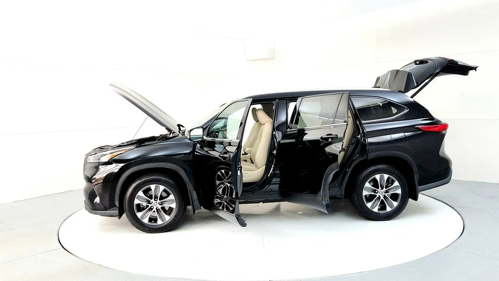Used 2021 Black Toyota XLE image 10