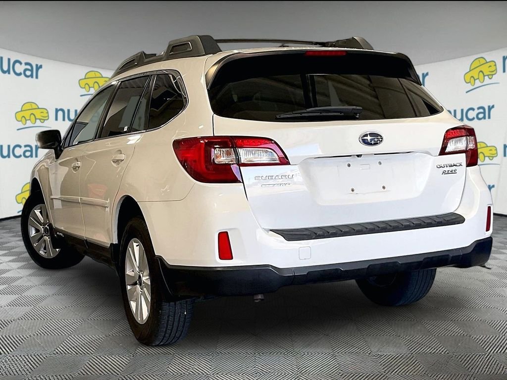Used 2015 White Subaru 2.5i Premium image 4