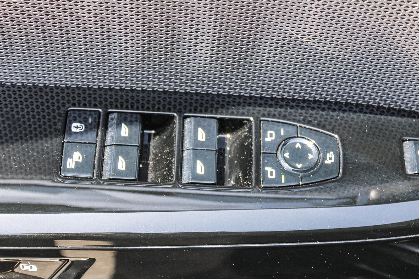 Used 2025 Black Sapphire Metallic BMW 740i image 21