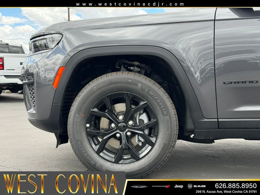 New 2026 Baltic Gray Metallic Clearcoat Jeep Altitude image 10