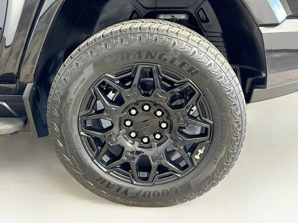 Used 2026 Black GMC 2X image 31