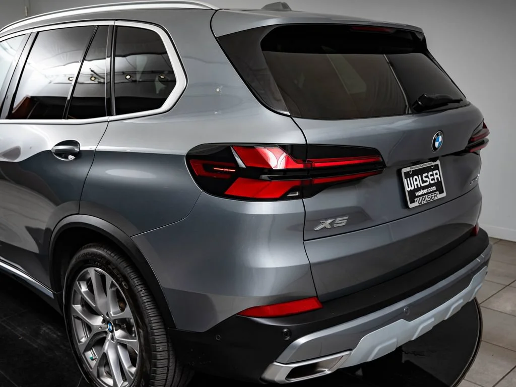 Used 2024 Skyscraper Grey Metallic BMW xDrive40i image 19