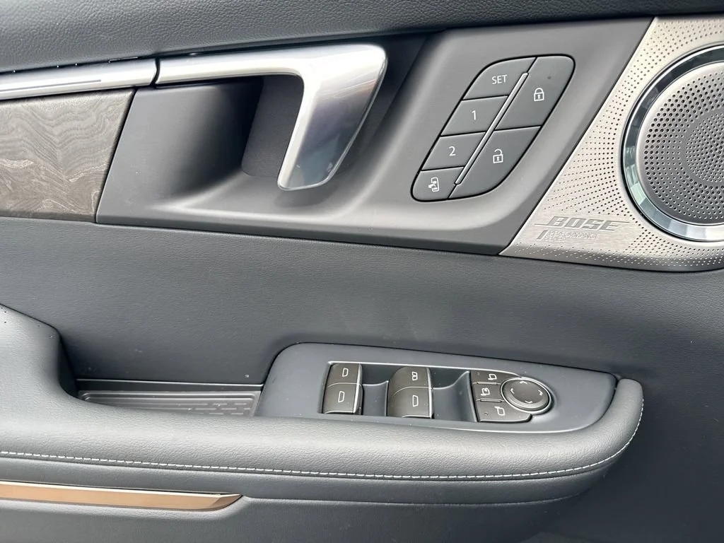 New 2026 Ebony Twilight Metallic Buick Avenir image 24