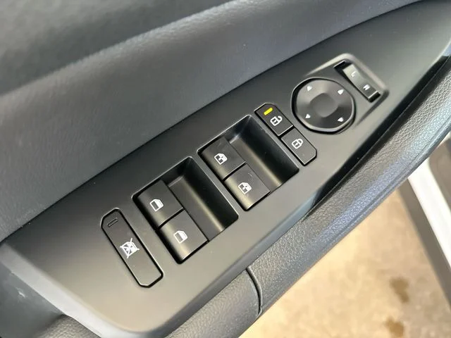 New 2026 Glacial White Pearl Kia EX image 17