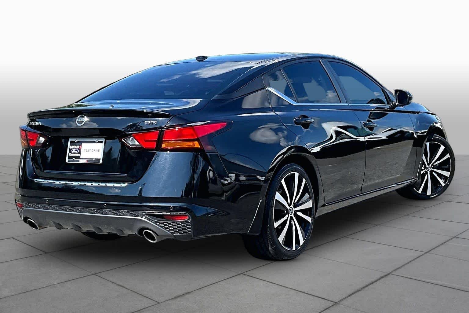 Used 2021 Black Nissan 2.5 SR image 13