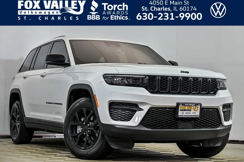 Used 2024 White Jeep Altitude X image 1