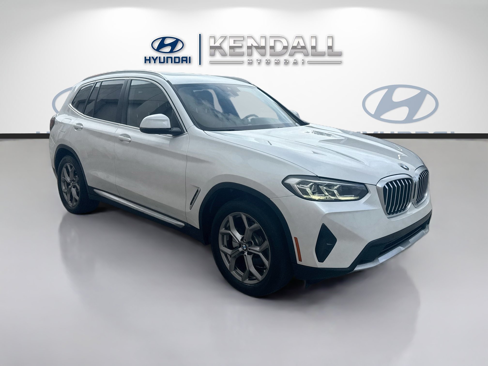Used 2022 Mineral White Metallic BMW sDrive30i image 1