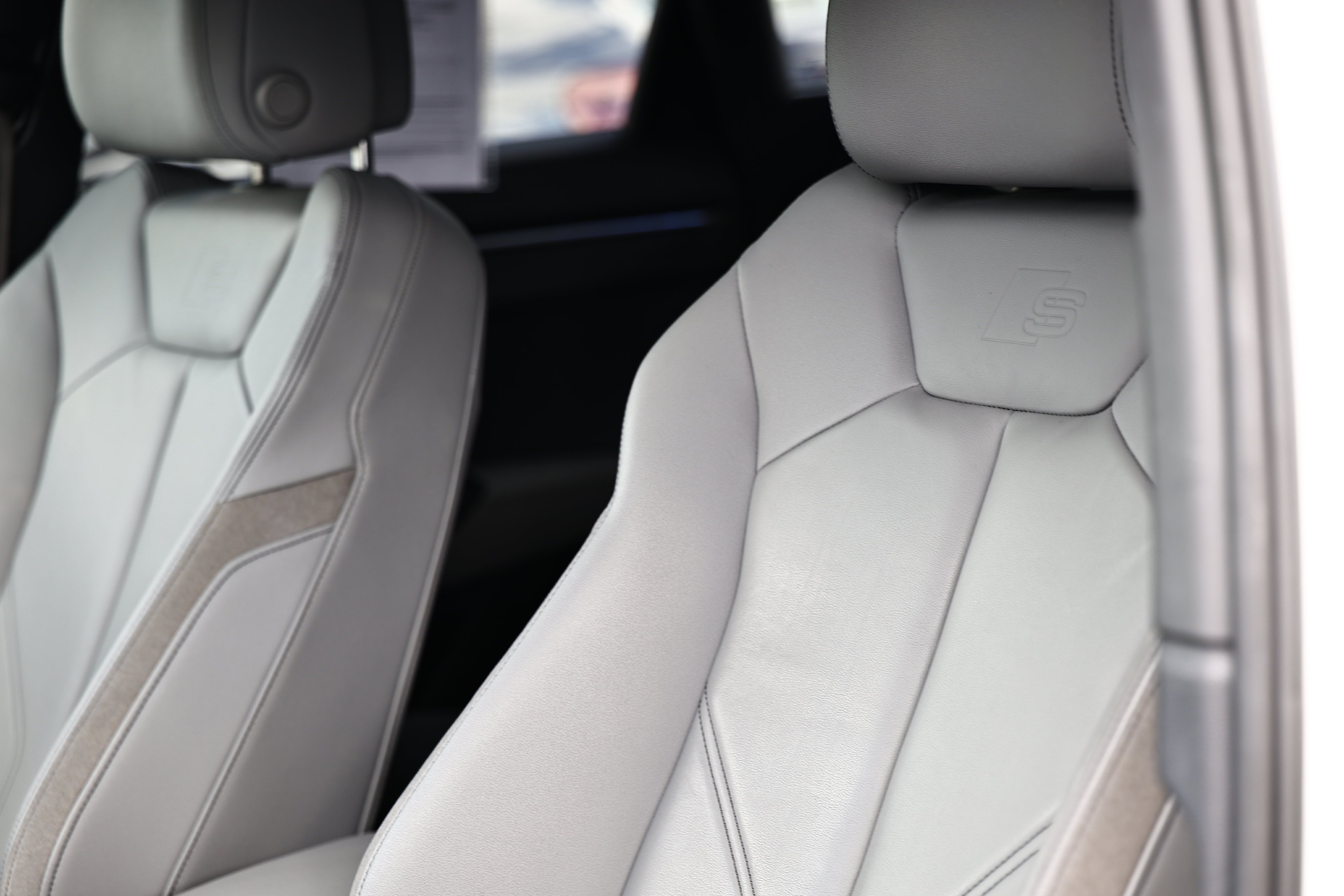 Used 2022 Glacier White Audi Premium Plus image 21