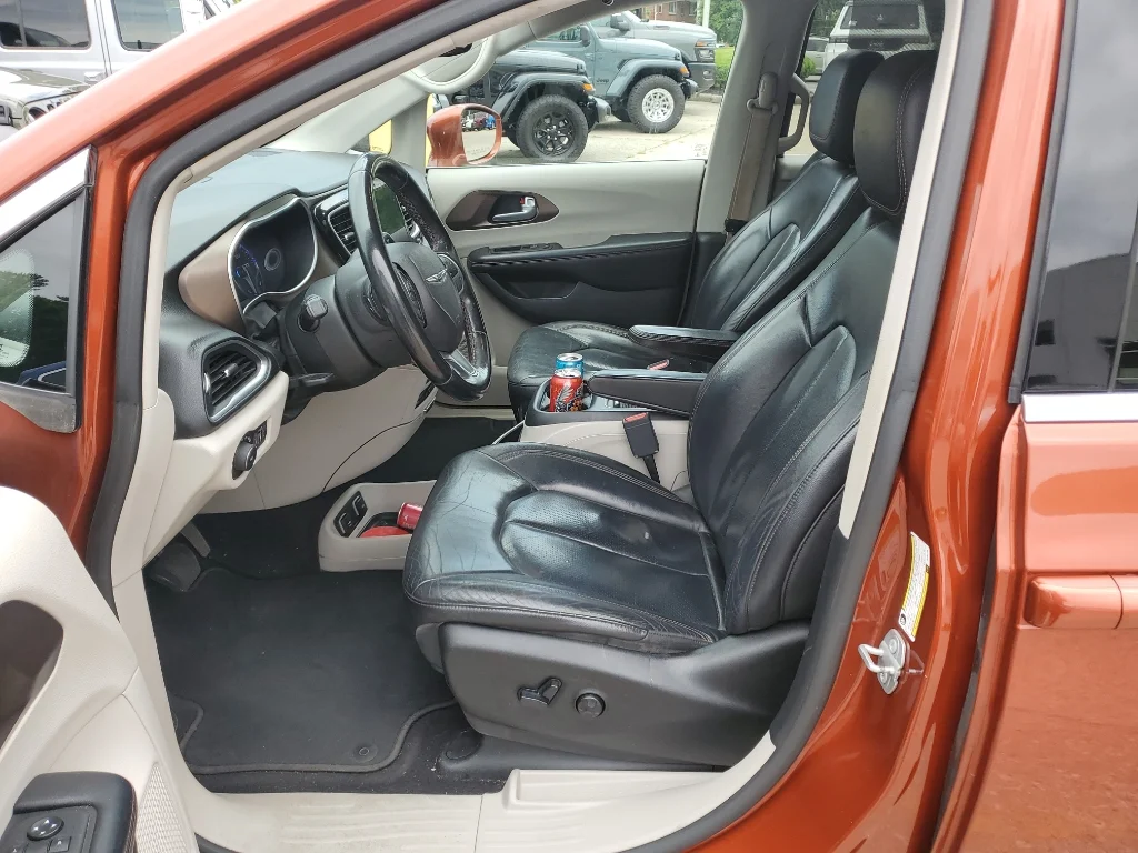 Used 2018 Copper Pearlcoat Chrysler Touring L Plus image 8