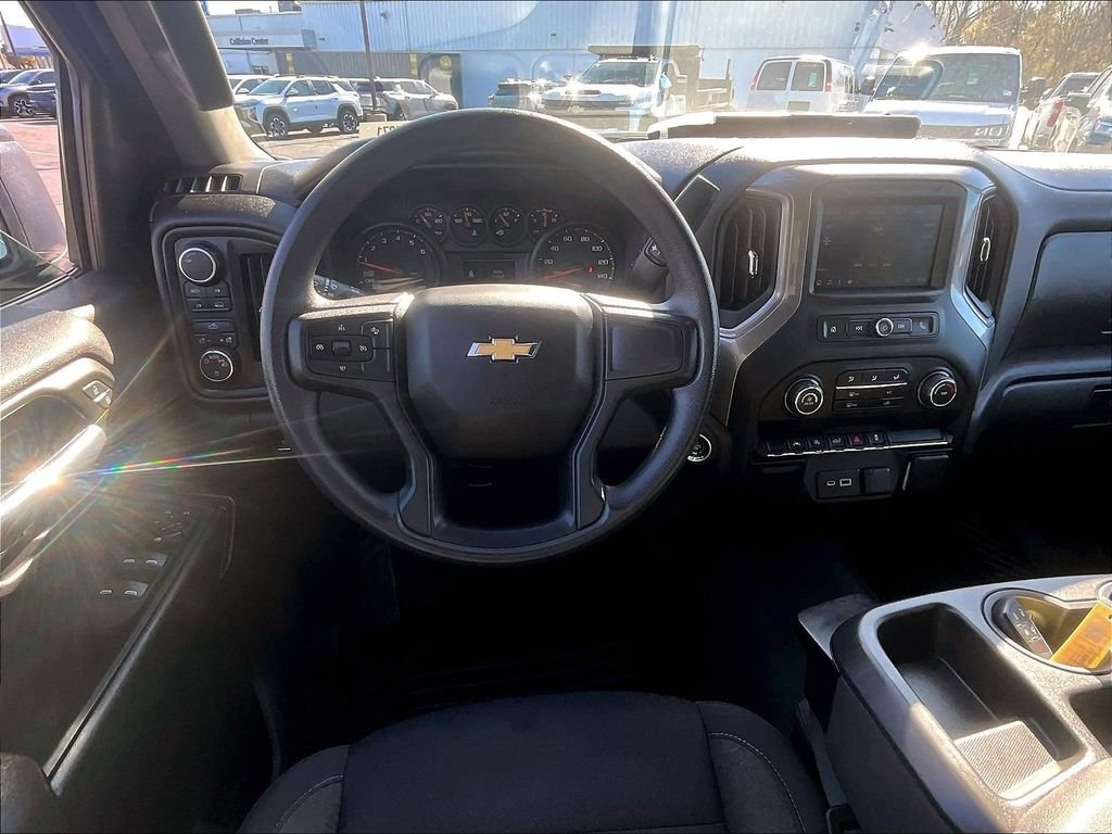 Used 2023 White Chevrolet Custom image 16