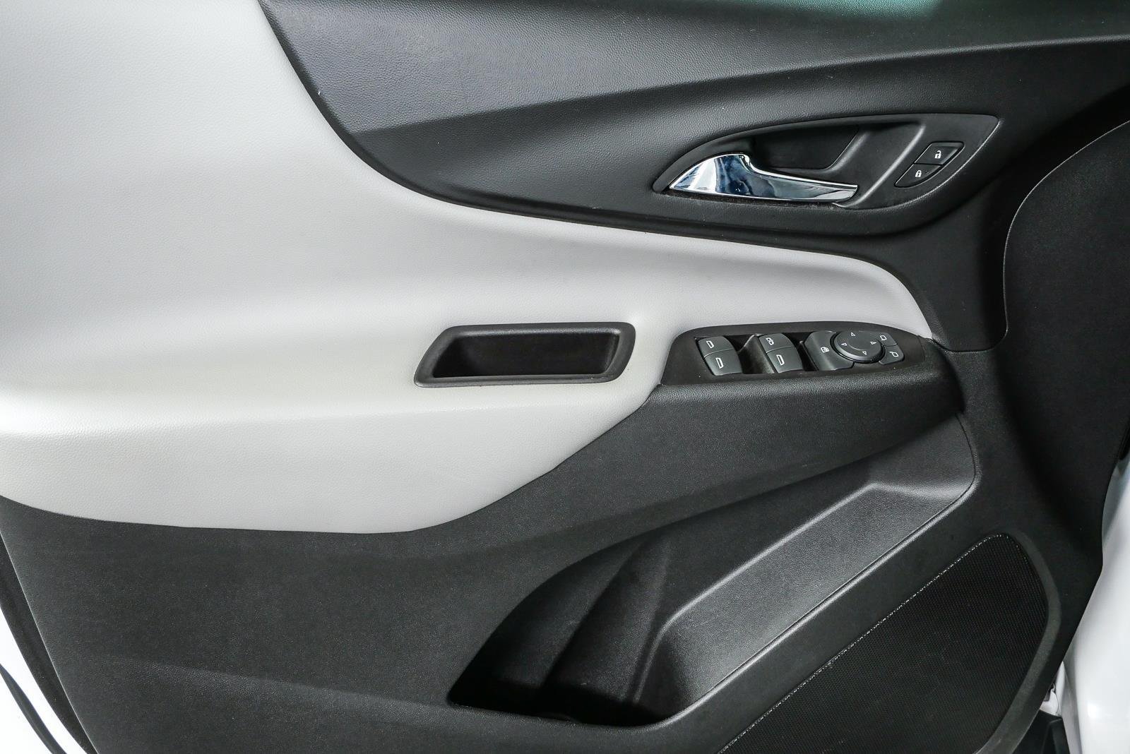 Used 2018 SUMMIT WHITE Chevrolet LS image 6